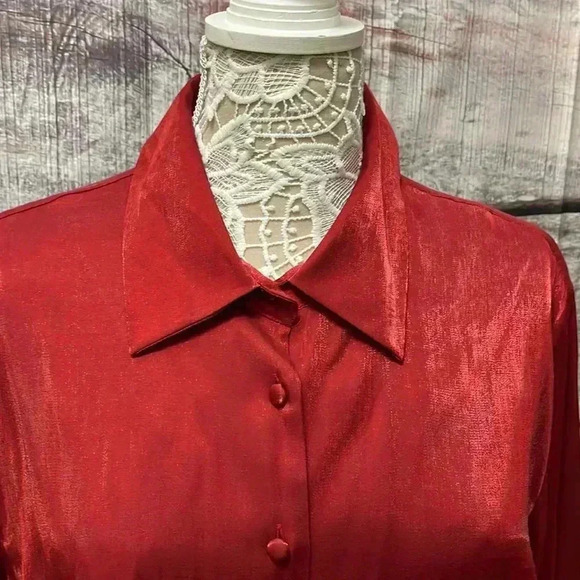 ❤️🔥 Villager Signature Metallic Red Button down Blouse - Picture 2 of 5